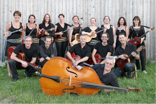 Starabanda tamburizza ensemble performing